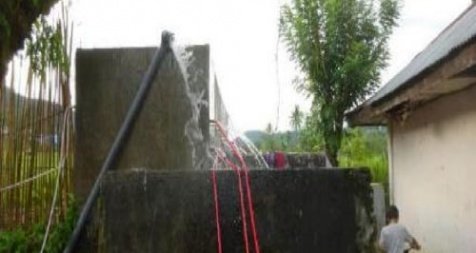 <p>Installed clean water piping at Lumban Jaean</p>
