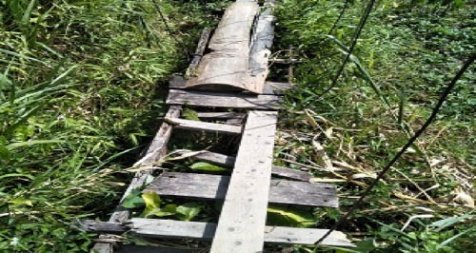 <p>Perbaikan jembatan kayu di dusun Huta Bagasan, Sigurung-Gunung.</p>
